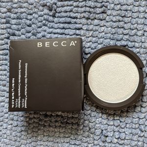 Becca cosmetics highlighter in Pearl